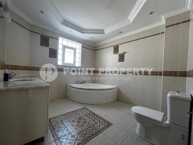 Двухэтажная вилла-близнец с бассейном и просторным садовым участком в двух с половиной километрах от моря-id-7796-фото-14