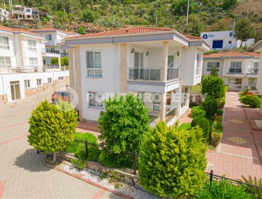 Two-storey villa 3+1, with a total area of 180 m2, in a well-kept cottage town eight kilometers from the sea-id-7803-photo-1