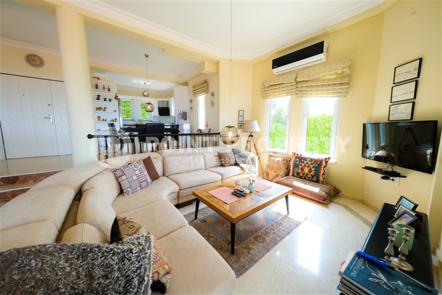 Панорамная трехэтажная вилла с видом на море, в элитном жилом комплексе с инфраструктурой «город в городе»-id-7805-фото-4