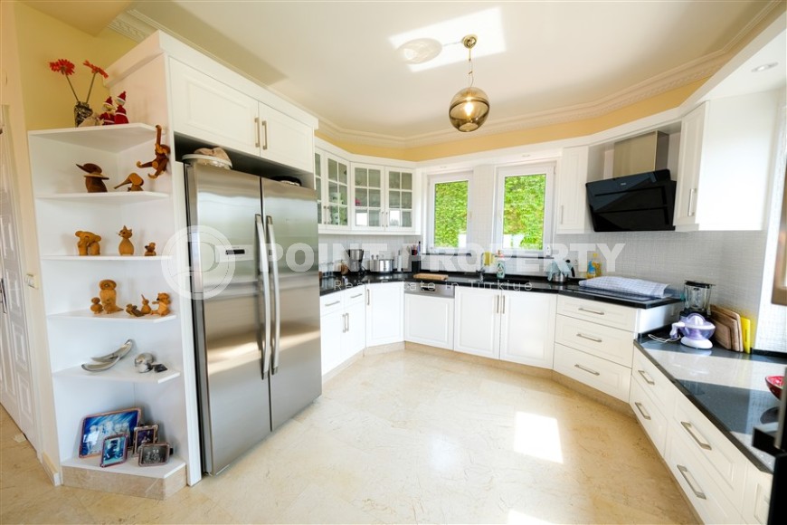 Панорамная трехэтажная вилла с видом на море, в элитном жилом комплексе с инфраструктурой «город в городе»-id-7805-фото-8