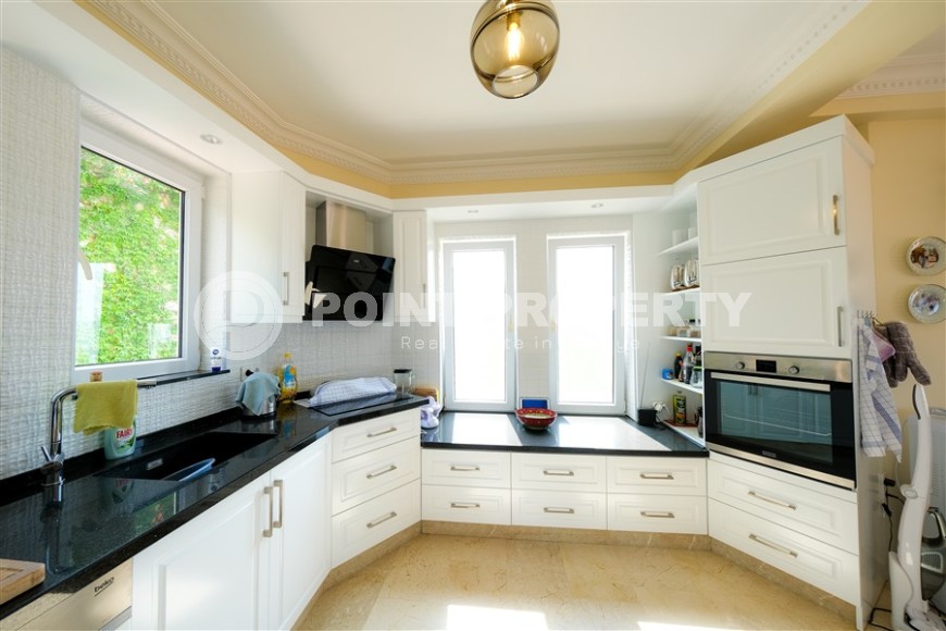 Панорамная трехэтажная вилла с видом на море, в элитном жилом комплексе с инфраструктурой «город в городе»-id-7805-фото-10