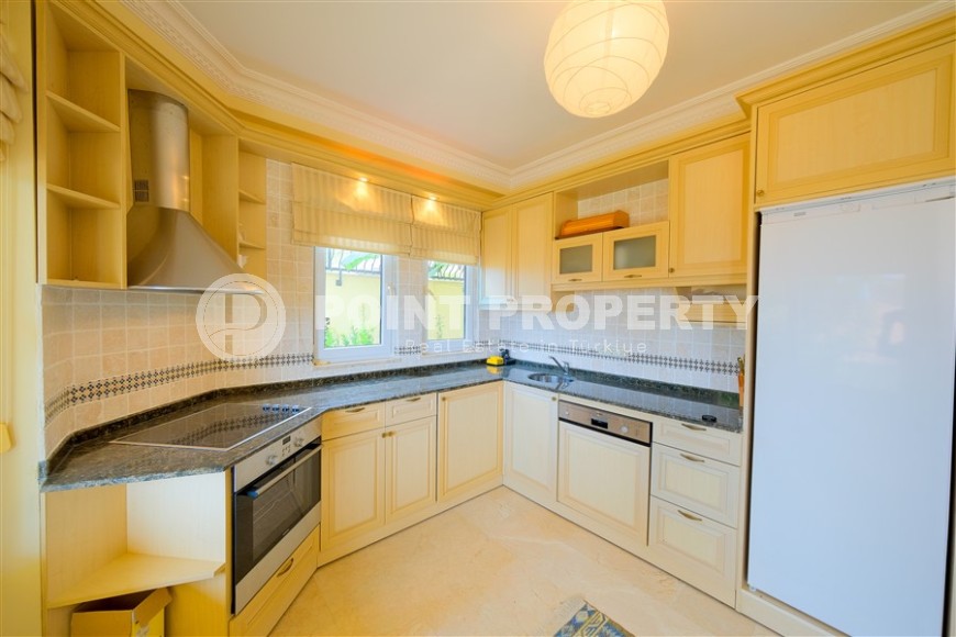 Панорамная трехэтажная вилла с видом на море, в элитном жилом комплексе с инфраструктурой «город в городе»-id-7805-фото-11