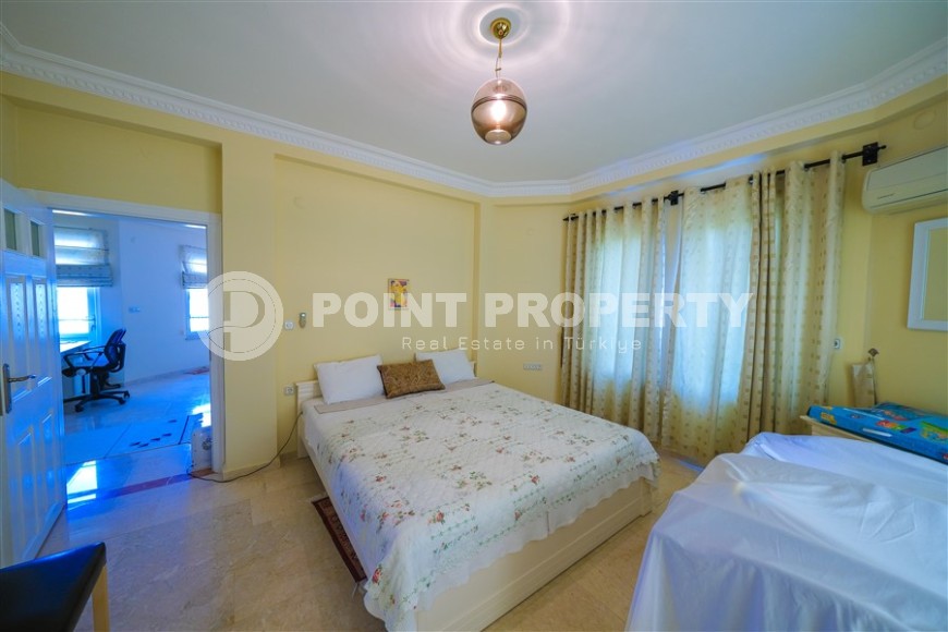 Панорамная трехэтажная вилла с видом на море, в элитном жилом комплексе с инфраструктурой «город в городе»-id-7805-фото-12