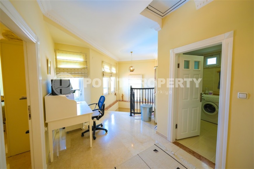 Панорамная трехэтажная вилла с видом на море, в элитном жилом комплексе с инфраструктурой «город в городе»-id-7805-фото-20