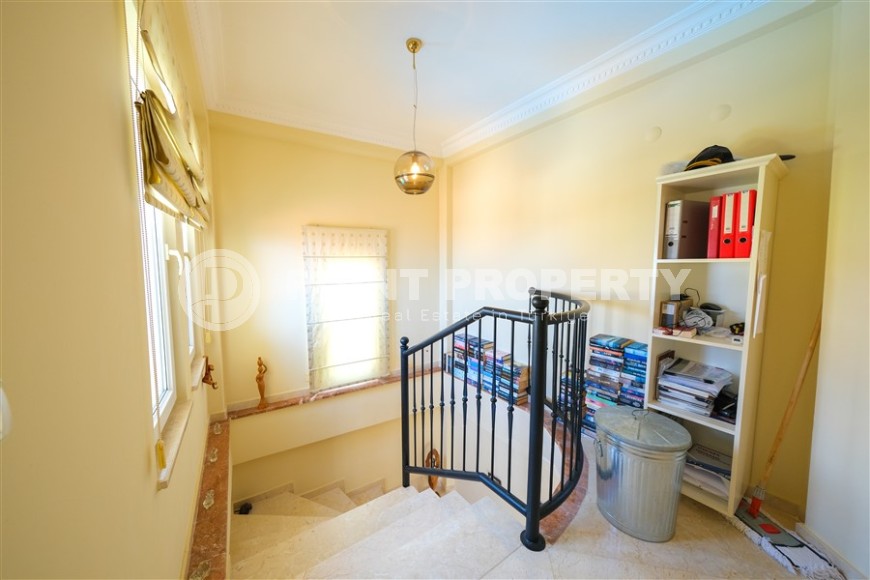 Панорамная трехэтажная вилла с видом на море, в элитном жилом комплексе с инфраструктурой «город в городе»-id-7805-фото-21