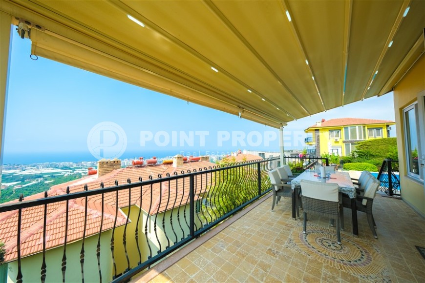 Панорамная трехэтажная вилла с видом на море, в элитном жилом комплексе с инфраструктурой «город в городе»-id-7805-фото-29