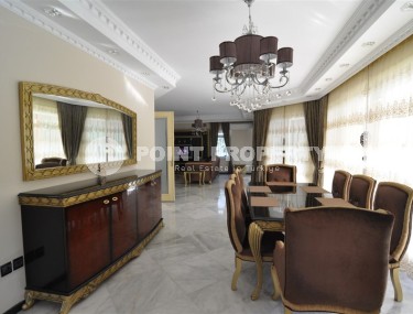 Трехэтажная вилла в двух в половиной километрах от моря, в престижном районе Аланьи - Кестель-id-7806-фото-5