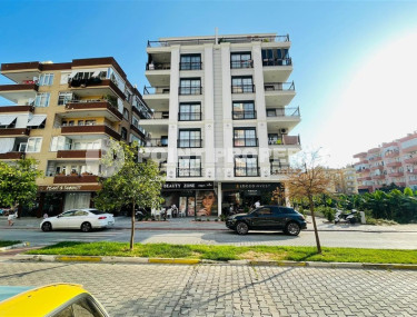 Spacious penthouse 3+1 with furniture, 160 m2. Just 200 m from the sea in Mahmutlar-id-1605-photo-1