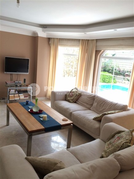 Атмосферная двухэтажная вилла в трех с половиной километрах от моря, в элитном районе Аланьи - Тепе-id-7815-фото-3