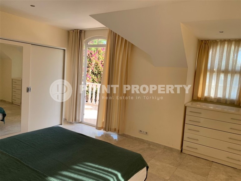 Атмосферная двухэтажная вилла в трех с половиной километрах от моря, в элитном районе Аланьи - Тепе-id-7815-фото-11