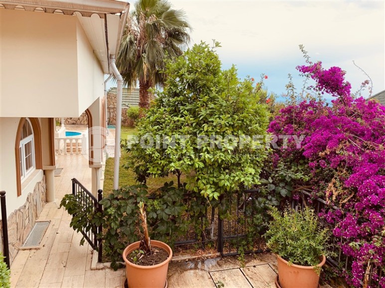 Атмосферная двухэтажная вилла в трех с половиной километрах от моря, в элитном районе Аланьи - Тепе-id-7815-фото-23