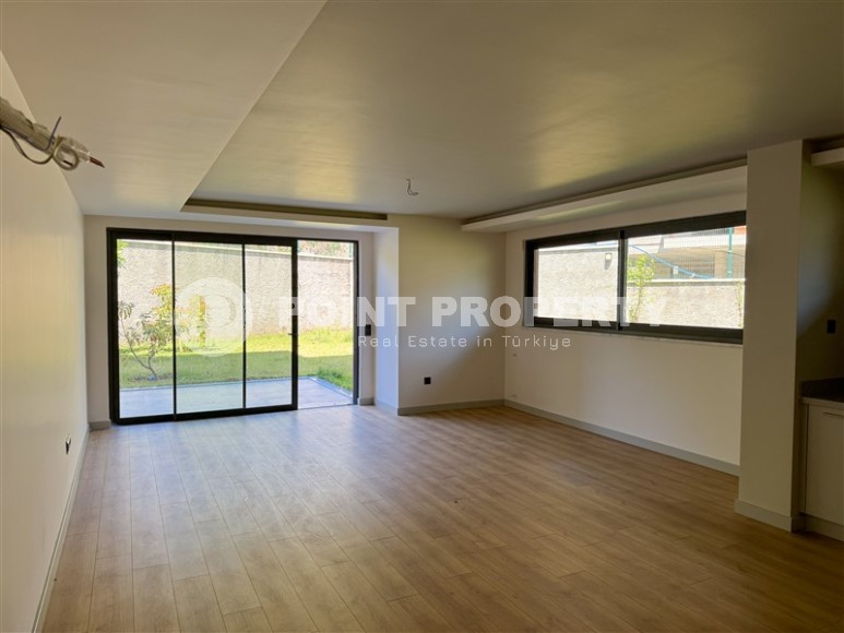 Large linear apartment with a private garden of 250 m2, on the 1st floor in a residence built in 2019-id-7827-photo-2