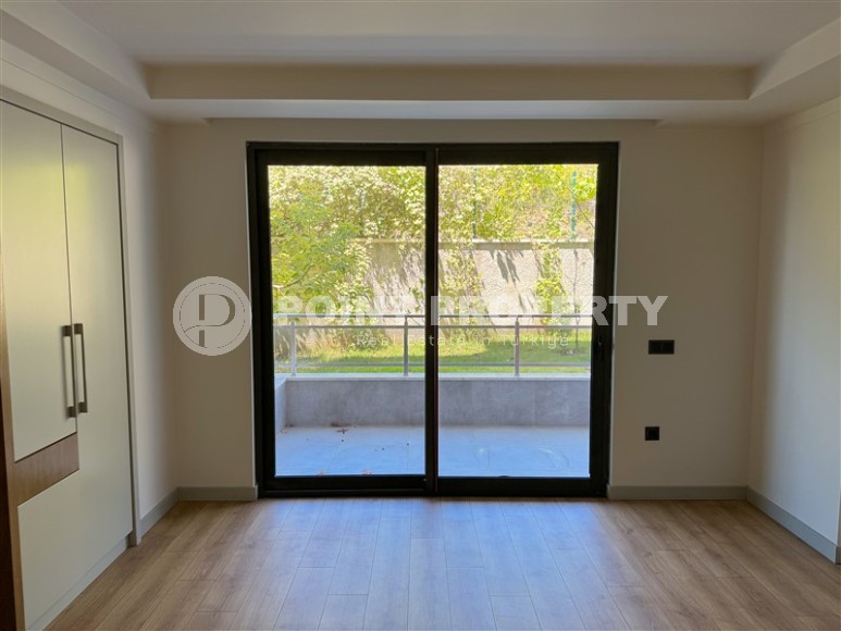 Large linear apartment with a private garden of 250 m2, on the 1st floor in a residence built in 2019-id-7827-photo-9