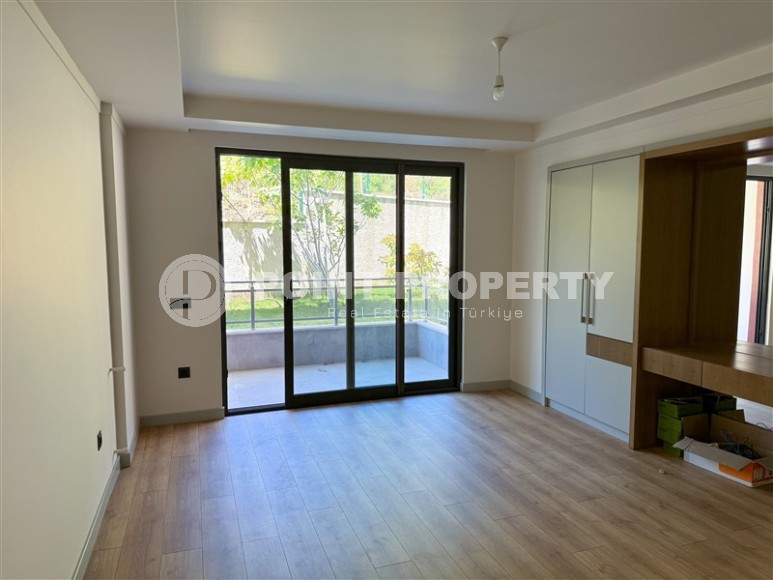 Large linear apartment with a private garden of 250 m2, on the 1st floor in a residence built in 2019-id-7827-photo-10
