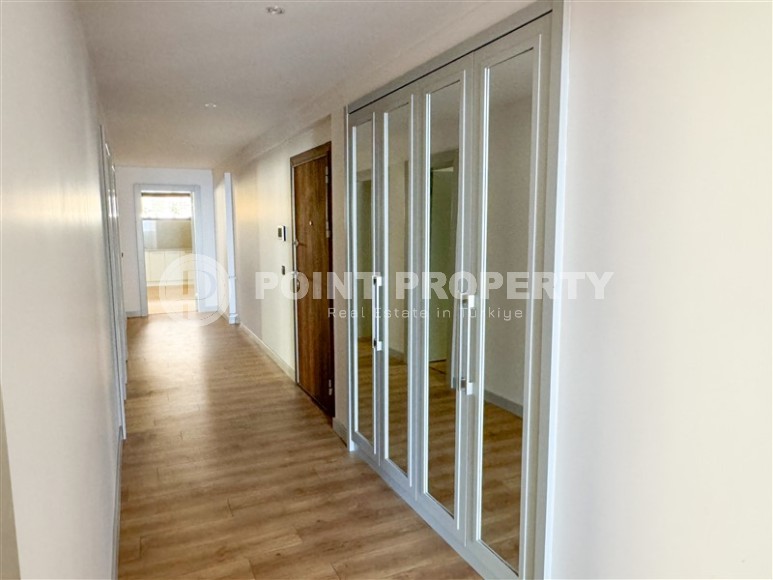 Large linear apartment with a private garden of 250 m2, on the 1st floor in a residence built in 2019-id-7827-photo-14