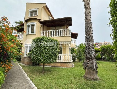 Трехэтажная вилла 2012 года постройки с видом на море, в центре престижного района Аланьи - Кестель-id-7830-фото-2