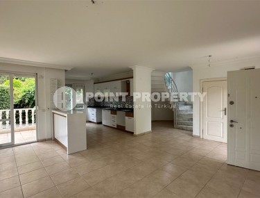 Трехэтажная вилла 2012 года постройки с видом на море, в центре престижного района Аланьи - Кестель-id-7830-фото-3