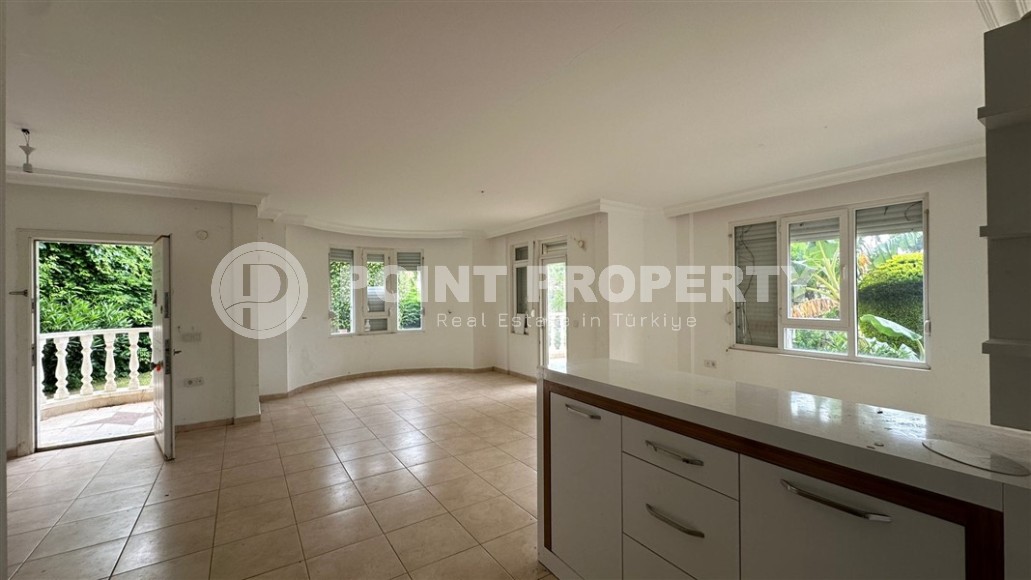 Трехэтажная вилла 2012 года постройки с видом на море, в центре престижного района Аланьи - Кестель-id-7830-фото-4