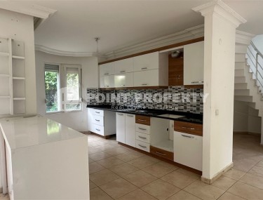 Трехэтажная вилла 2012 года постройки с видом на море, в центре престижного района Аланьи - Кестель-id-7830-фото-5