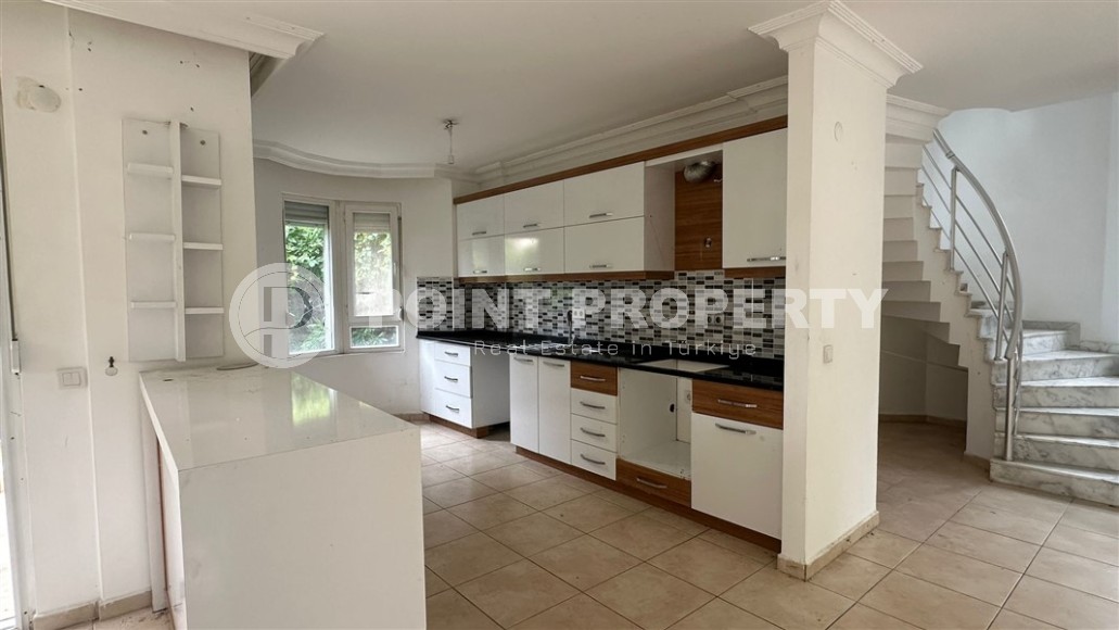 Трехэтажная вилла 2012 года постройки с видом на море, в центре престижного района Аланьи - Кестель-id-7830-фото-5