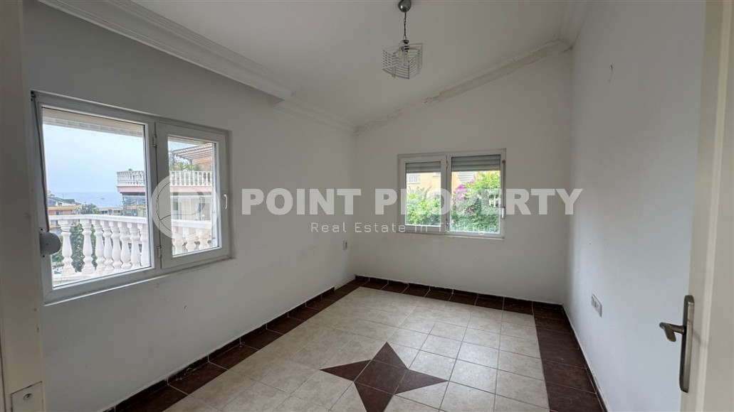 Трехэтажная вилла 2012 года постройки с видом на море, в центре престижного района Аланьи - Кестель-id-7830-фото-9