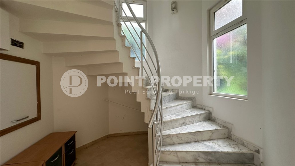 Трехэтажная вилла 2012 года постройки с видом на море, в центре престижного района Аланьи - Кестель-id-7830-фото-10