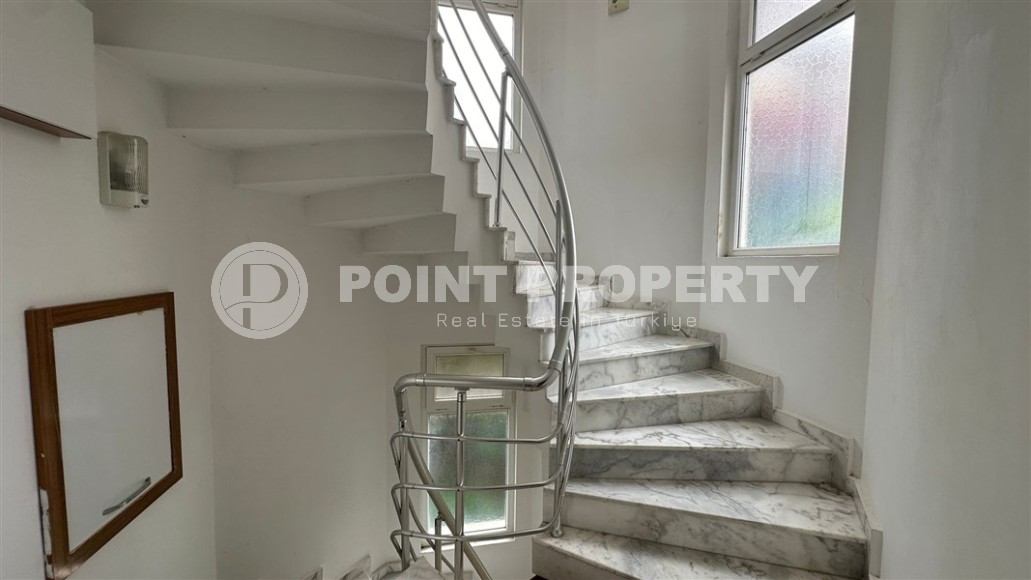 Трехэтажная вилла 2012 года постройки с видом на море, в центре престижного района Аланьи - Кестель-id-7830-фото-11