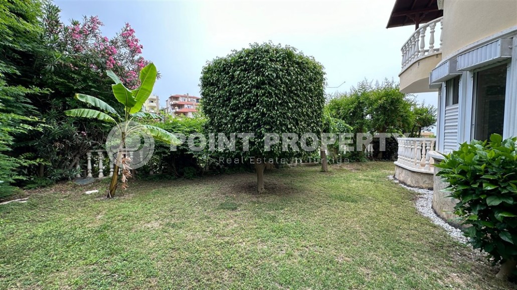 Трехэтажная вилла 2012 года постройки с видом на море, в центре престижного района Аланьи - Кестель-id-7830-фото-18