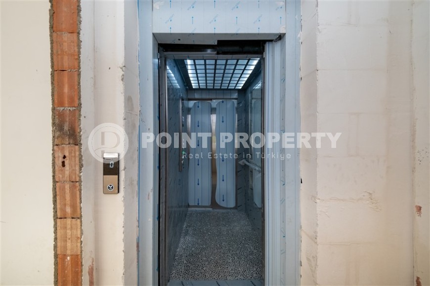 New four-storey building for commercial outlets in the prestigious resort area of Alanya - Kestel-id-7842-photo-22