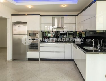 Просторная линейная квартира 3+1 с современным дизайном в 250 метрах от моря, в центре европейского района Аланьи - Нижняя Оба-id-7843-фото-4