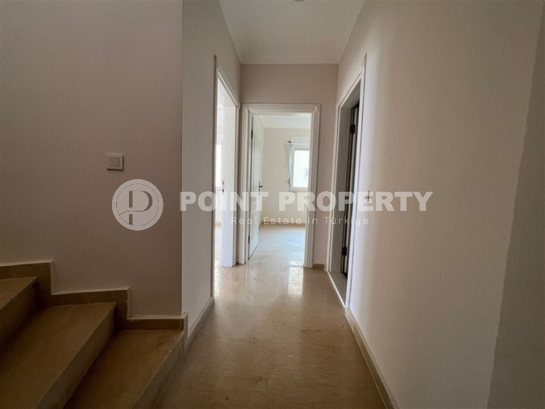 Large three-storey villa 5+1, with a total area of 300 m2, one and a half kilometers from the center of Alanya-id-7844-photo-9