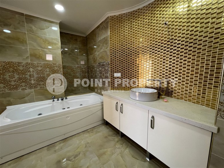 Large three-storey villa 5+1, with a total area of 300 m2, one and a half kilometers from the center of Alanya-id-7844-photo-12