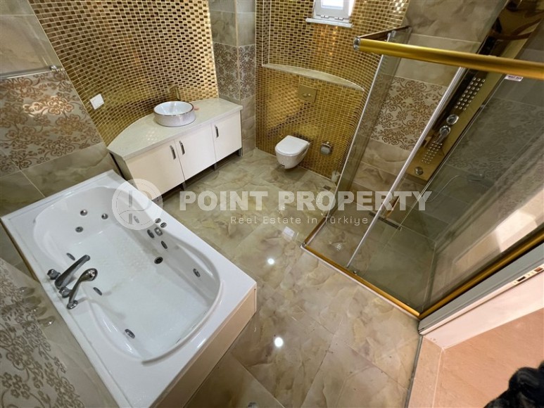 Large three-storey villa 5+1, with a total area of 300 m2, one and a half kilometers from the center of Alanya-id-7844-photo-13