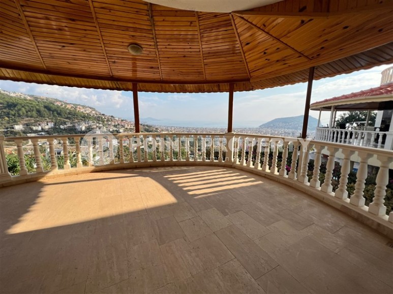 Large three-storey villa 5+1, with a total area of 300 m2, one and a half kilometers from the center of Alanya-id-7844-photo-14