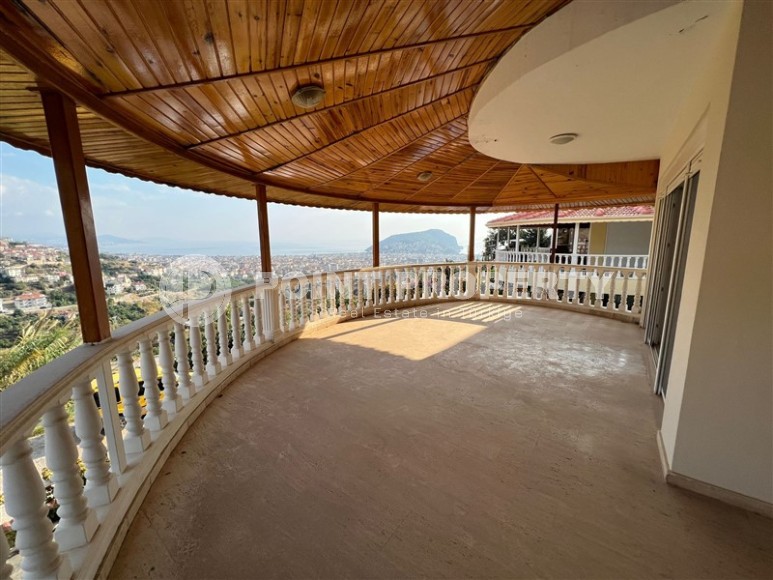 Large three-storey villa 5+1, with a total area of 300 m2, one and a half kilometers from the center of Alanya-id-7844-photo-16