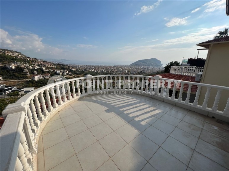 Large three-storey villa 5+1, with a total area of 300 m2, one and a half kilometers from the center of Alanya-id-7844-photo-19