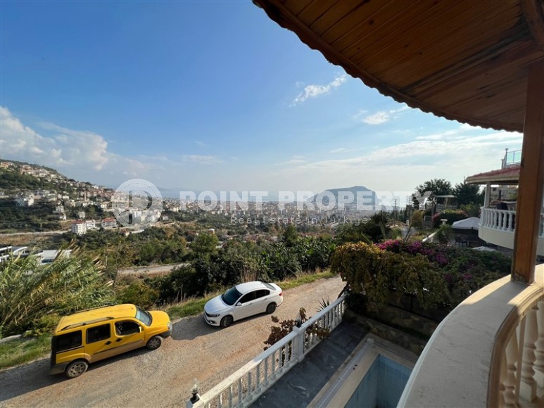 Large three-storey villa 5+1, with a total area of 300 m2, one and a half kilometers from the center of Alanya-id-7844-photo-20