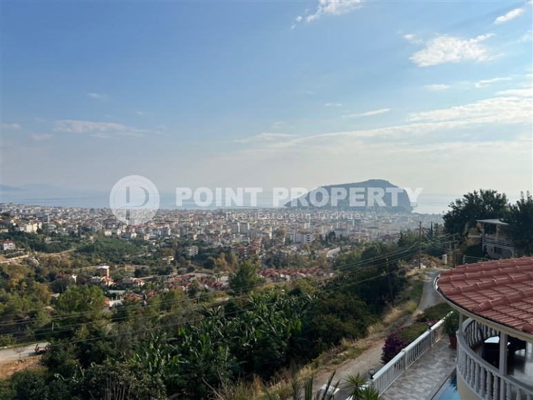 Large three-storey villa 5+1, with a total area of 300 m2, one and a half kilometers from the center of Alanya-id-7844-photo-22