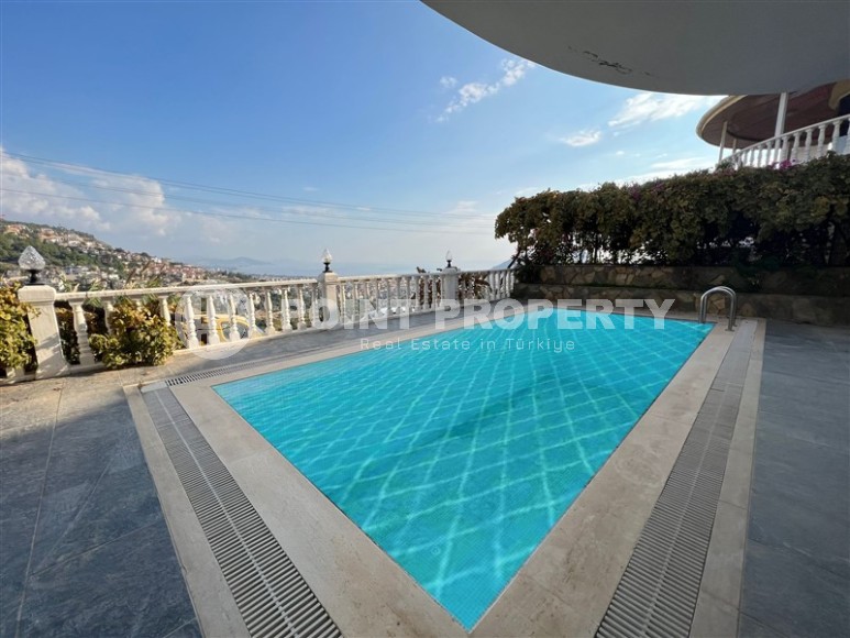 Large three-storey villa 5+1, with a total area of 300 m2, one and a half kilometers from the center of Alanya-id-7844-photo-23