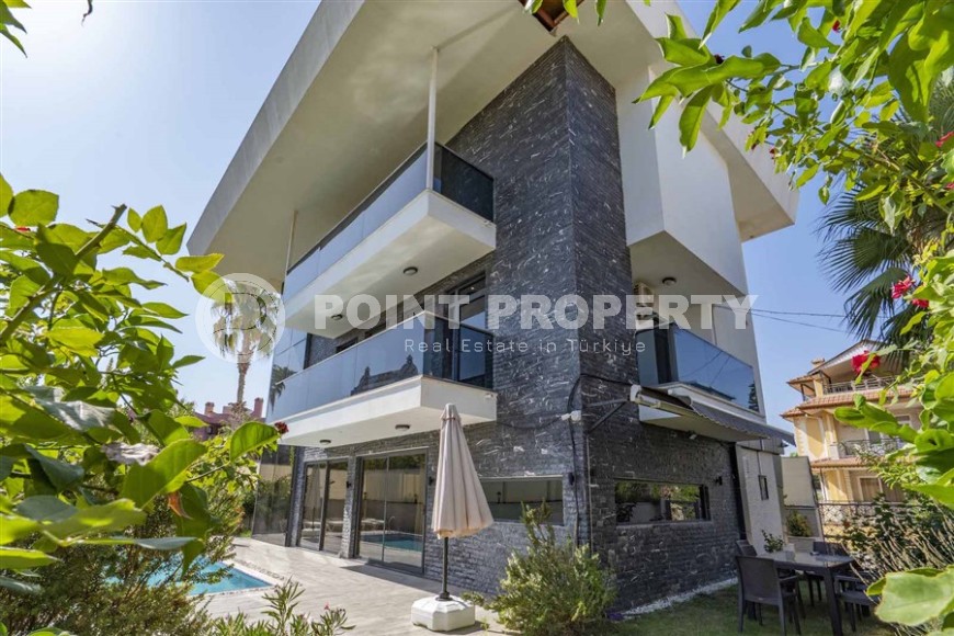 Современная трехэтажная вилла 2020 года постройки с бассейном и садом, в 200 метрах от моря-id-7845-фото-2