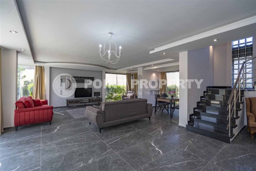 Современная трехэтажная вилла 2020 года постройки с бассейном и садом, в 200 метрах от моря-id-7845-фото-4