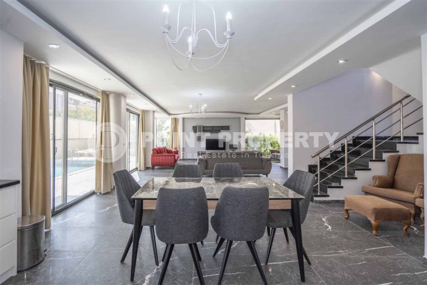 Современная трехэтажная вилла 2020 года постройки с бассейном и садом, в 200 метрах от моря-id-7845-фото-6