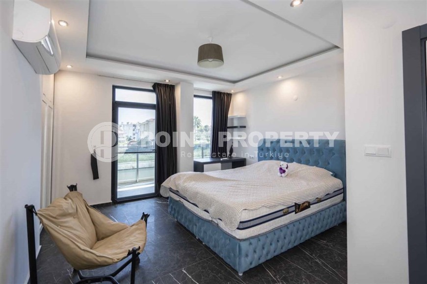 Современная трехэтажная вилла 2020 года постройки с бассейном и садом, в 200 метрах от моря-id-7845-фото-10