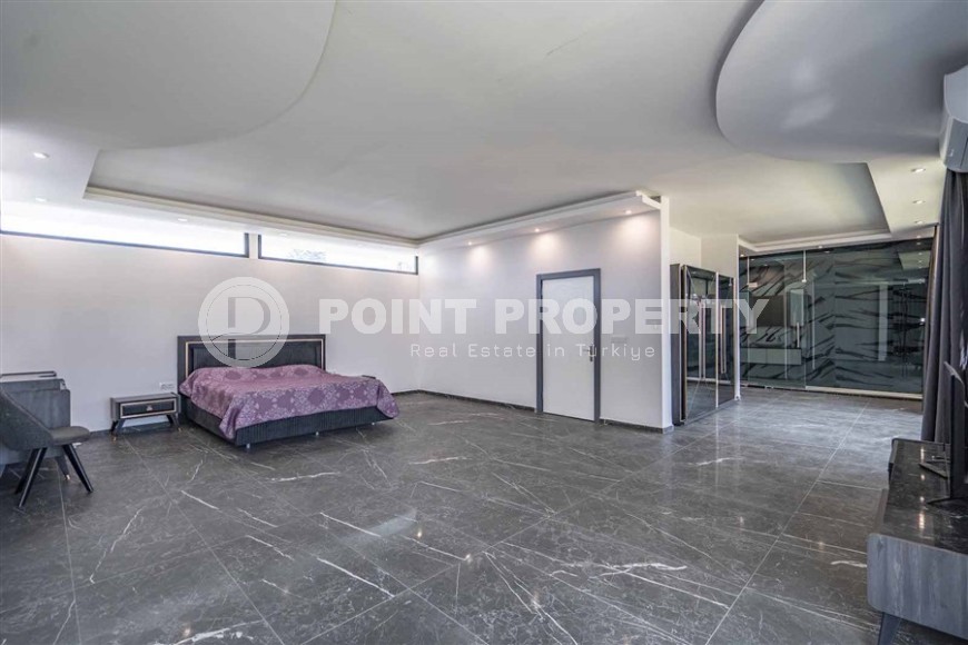 Современная трехэтажная вилла 2020 года постройки с бассейном и садом, в 200 метрах от моря-id-7845-фото-12