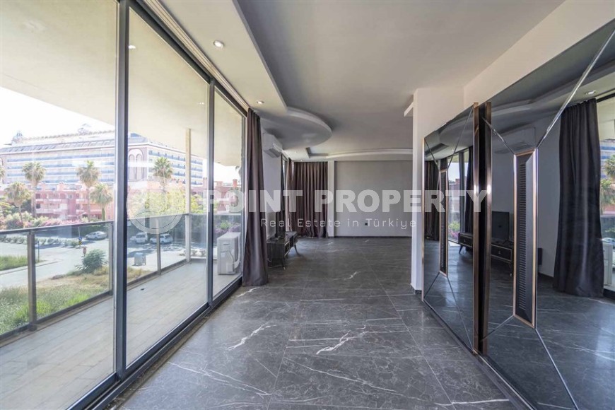 Современная трехэтажная вилла 2020 года постройки с бассейном и садом, в 200 метрах от моря-id-7845-фото-13