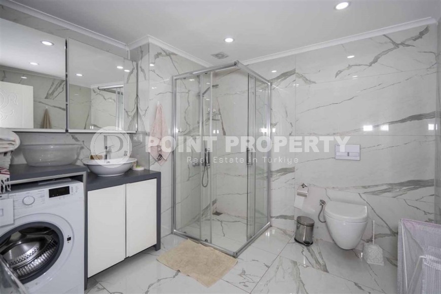 Современная трехэтажная вилла 2020 года постройки с бассейном и садом, в 200 метрах от моря-id-7845-фото-17