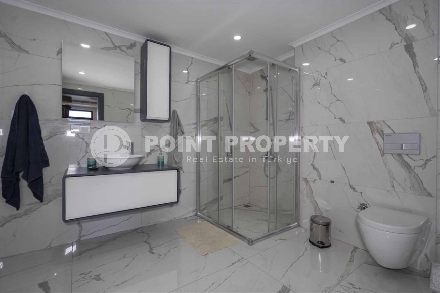 Современная трехэтажная вилла 2020 года постройки с бассейном и садом, в 200 метрах от моря-id-7845-фото-18