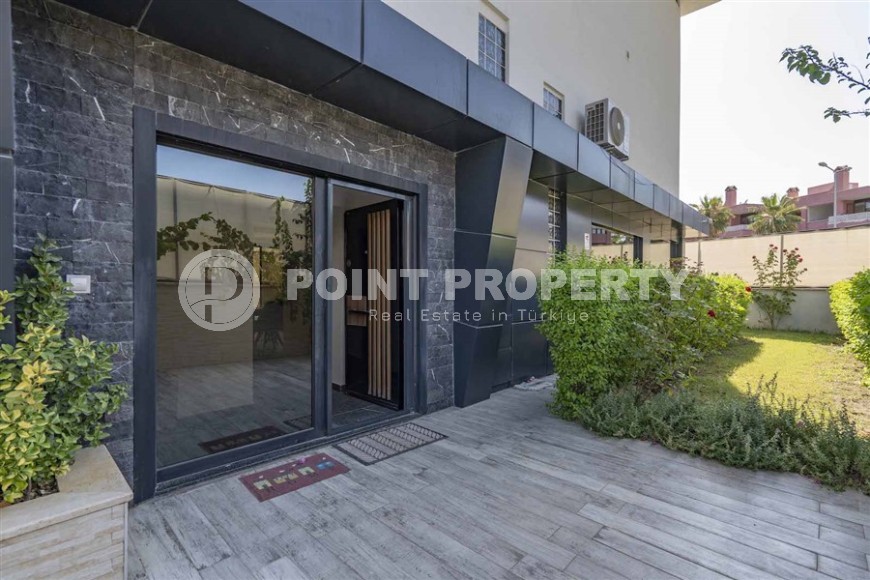 Современная трехэтажная вилла 2020 года постройки с бассейном и садом, в 200 метрах от моря-id-7845-фото-27