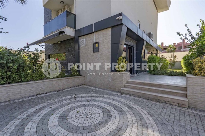 Современная трехэтажная вилла 2020 года постройки с бассейном и садом, в 200 метрах от моря-id-7845-фото-28