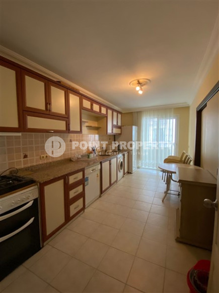 Отличный вариант для отдыха и жизни в центре Алании.  Апартаменты 4+1, 230м2. До моря 400м-id-1609-фото-4